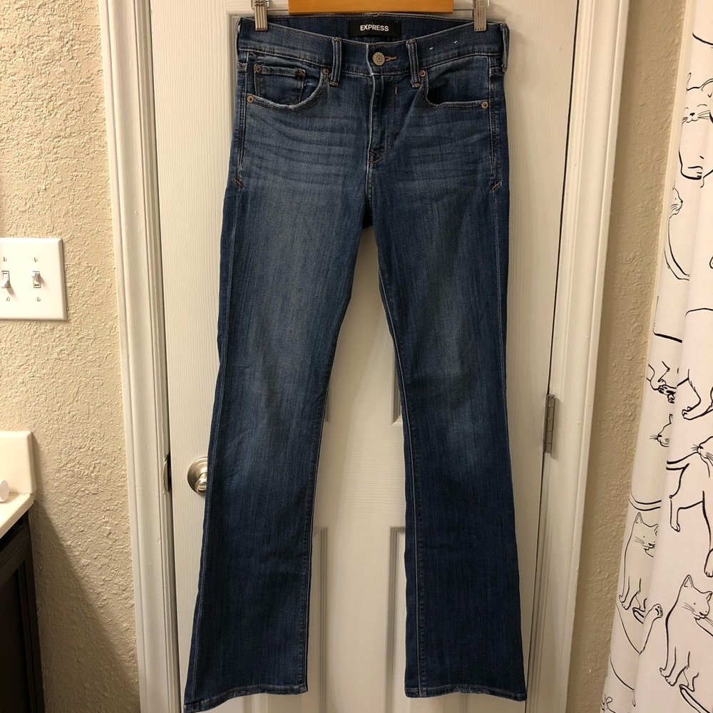 Express women’s medium wash bootcut jeans 2R